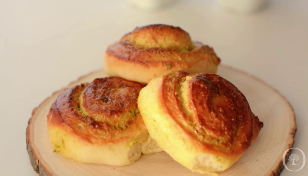 pistachio buns